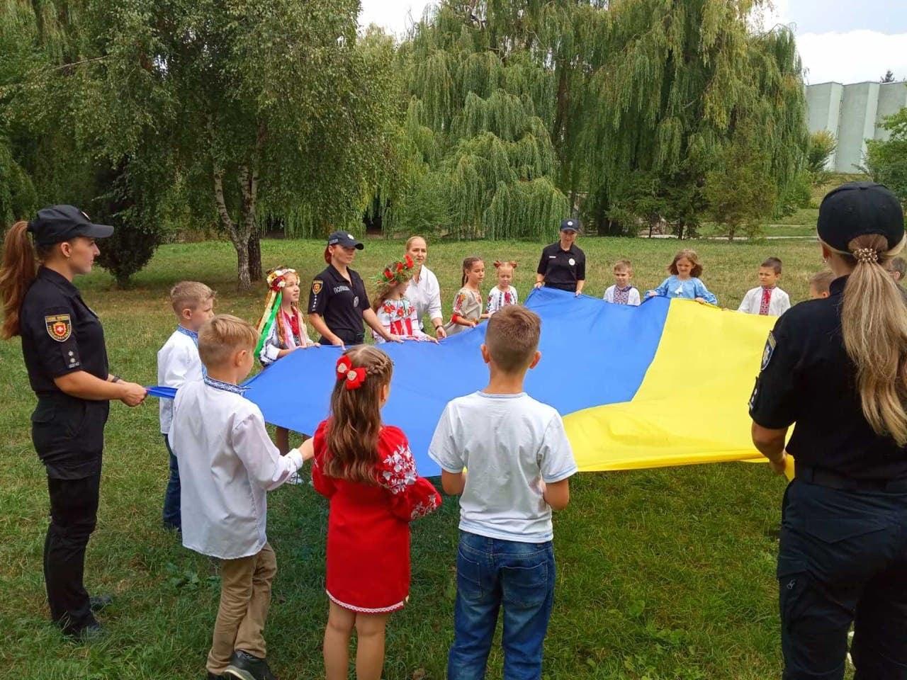 Учні рівненської школи знімалися у відеоролику до Дня Незалежності України