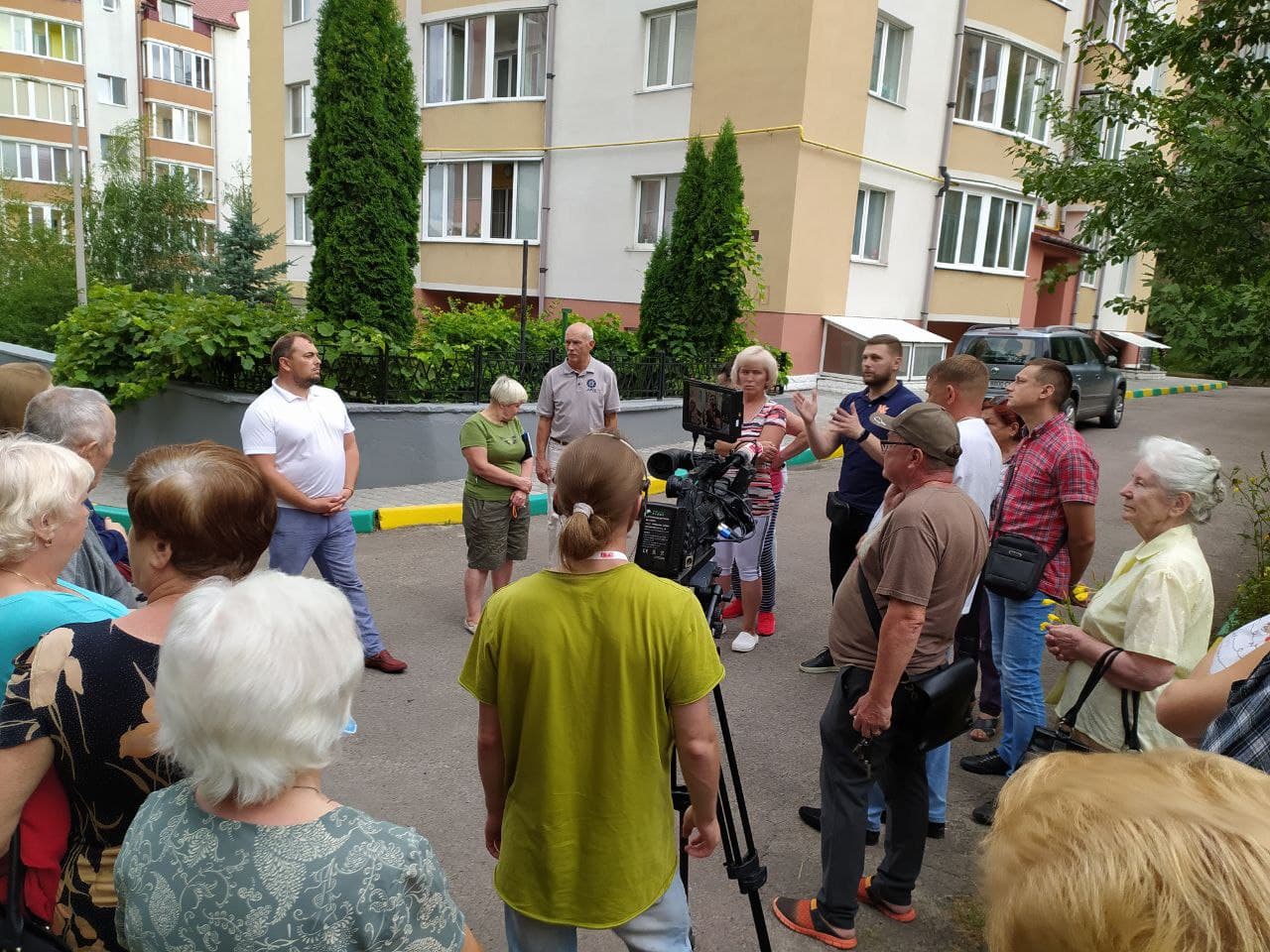 Посварилися через сміттєвий майданчик мешканці сусідніх будинків в Рівному