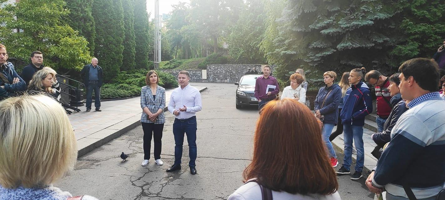 Працівники першої музичної школи Рівного прийшли до мера, щоб з’ясувати, що буде з їхнім закладом