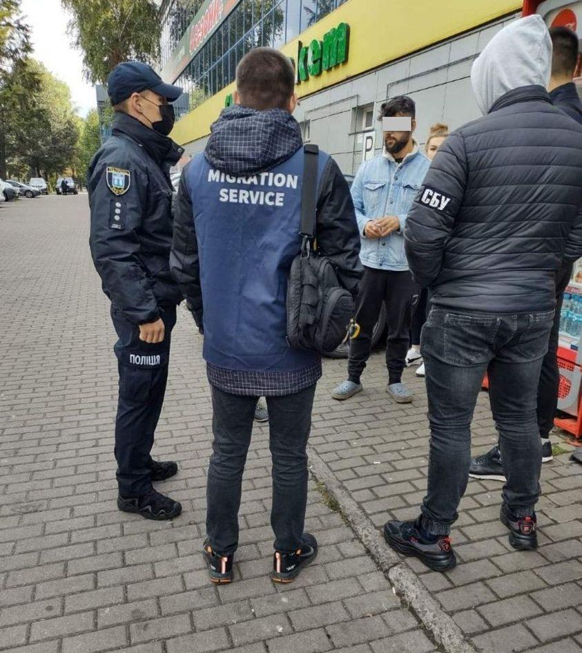 На Рівненщині міграційна служба затримала наречених-невдах