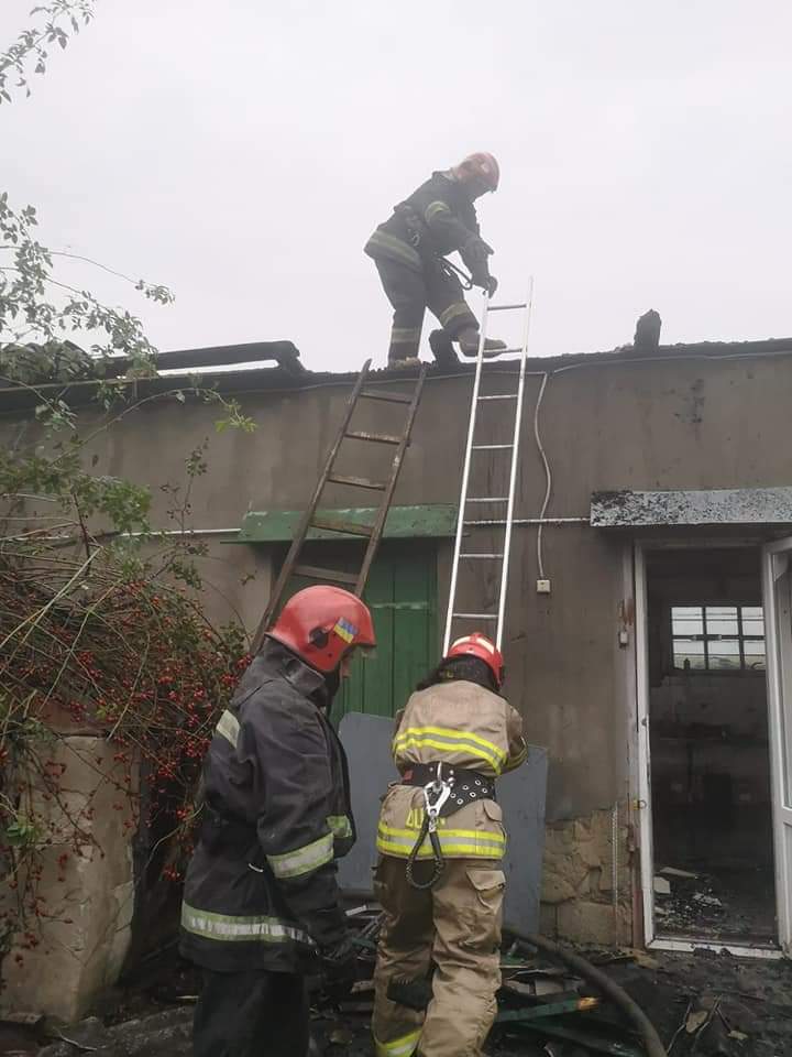 На Дубенщині вогнеборці ліквідували пожежу у приватному господарстві