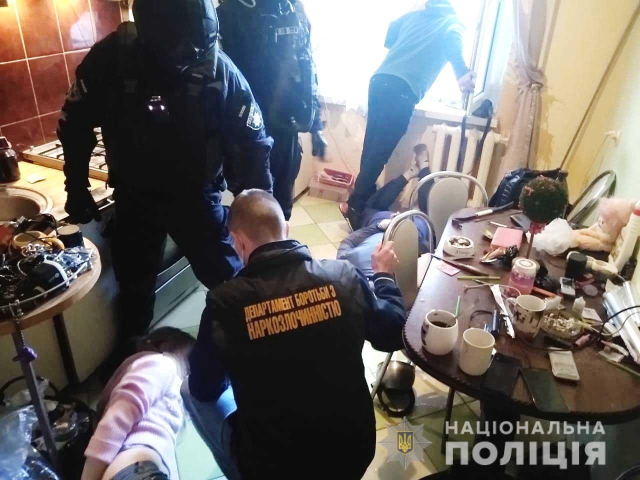 Поліцейські на збуті метамфетаміну затримали рівнянку
