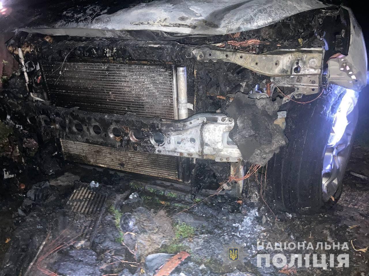 У Рівному слідчі відкрили кримінальне провадження за фактом підпалу автомобіля