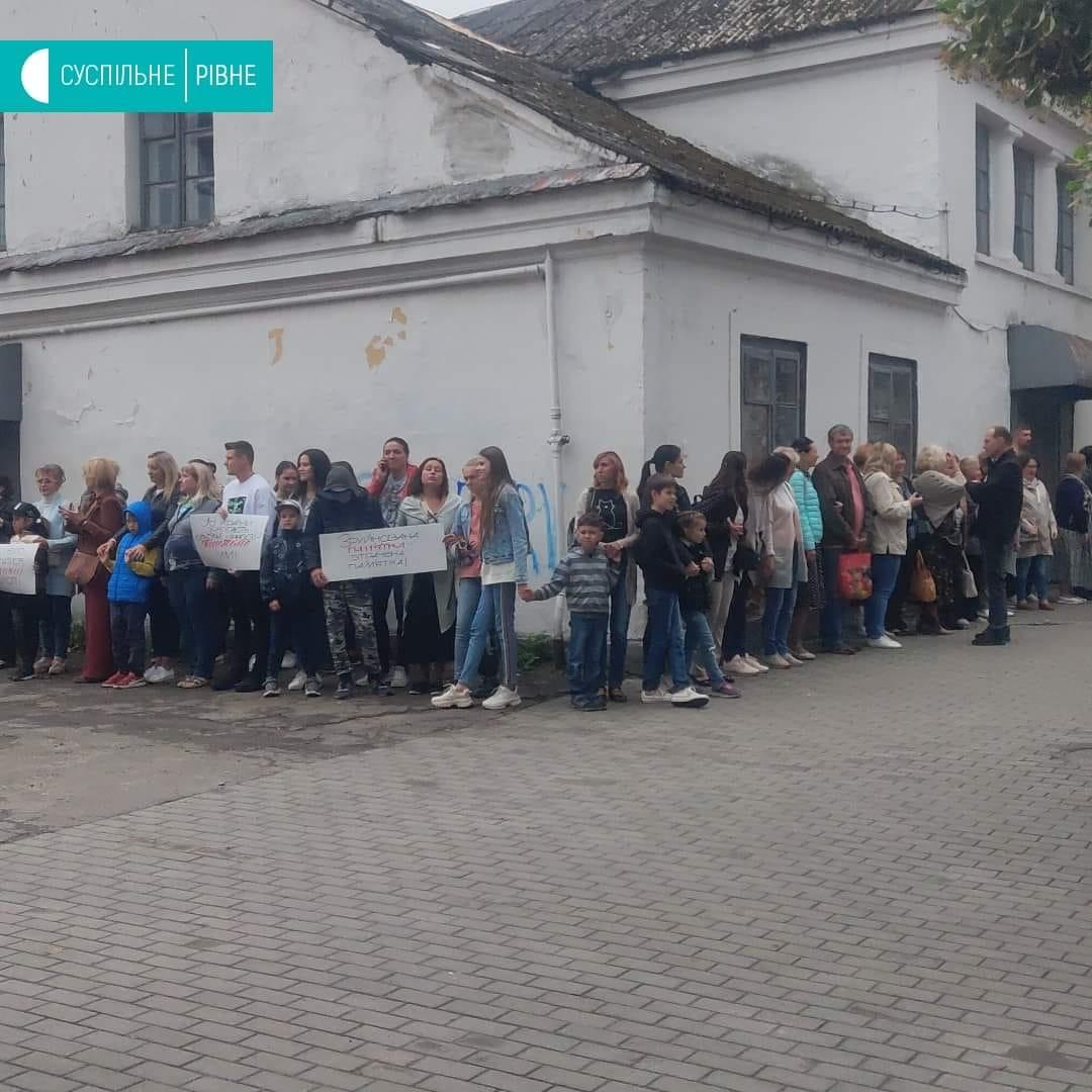 Музична школа у Рівному посварила громаду та владу