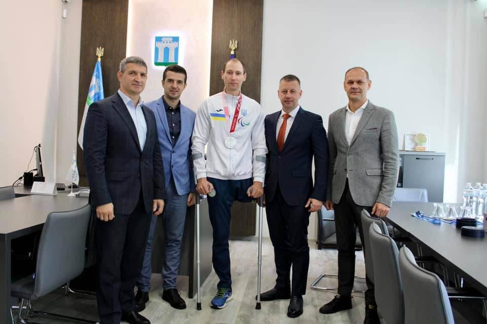 Чемпіон світу з параканоє Микола Синюк зустрівся з секретарем Рівнеради