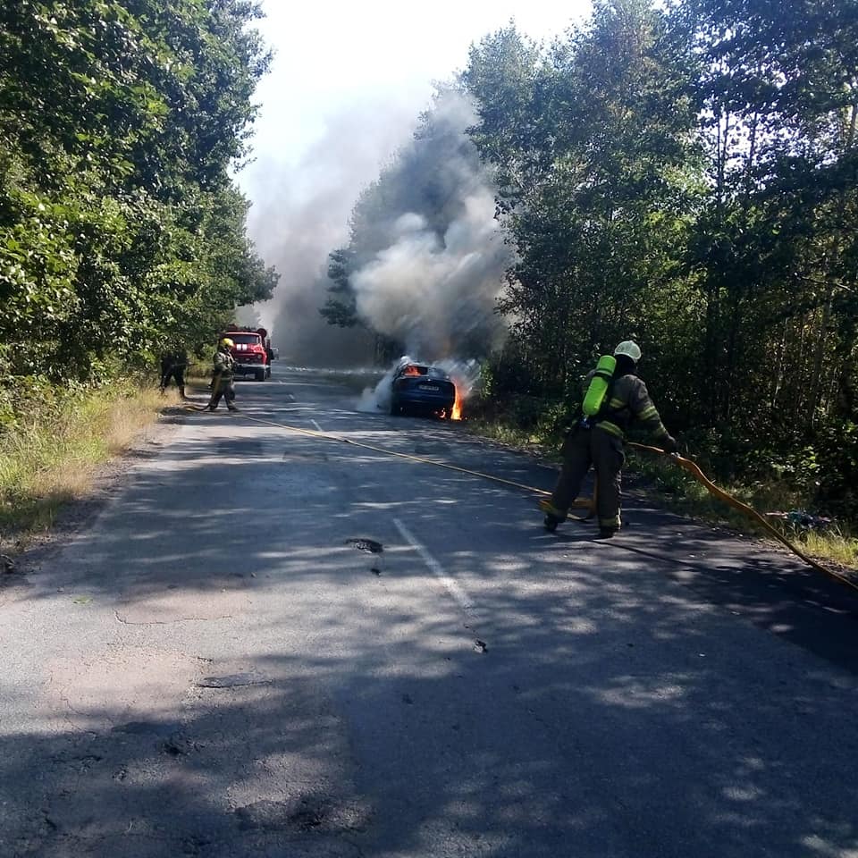 На Сарненщині під час руху загорілася автівка