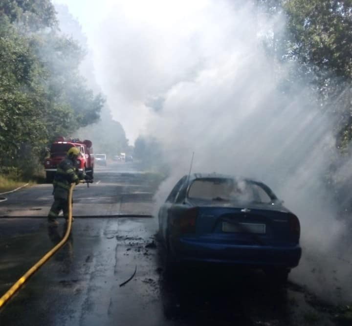 На Сарненщині під час руху загорілася автівка