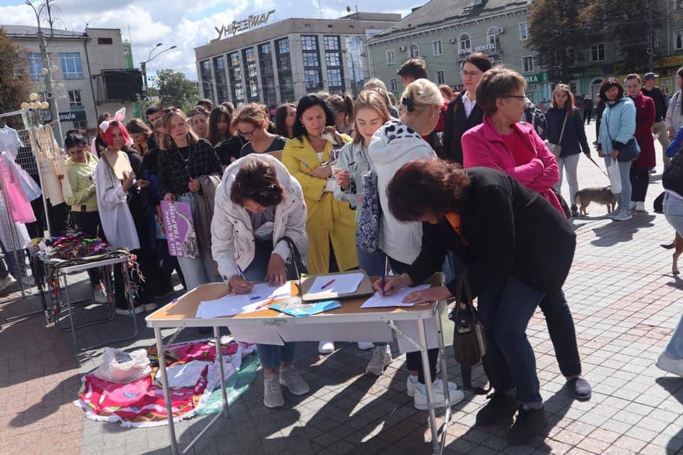У Рівному відбувся марш за гуманне ставлення до тварин (ФОТО)