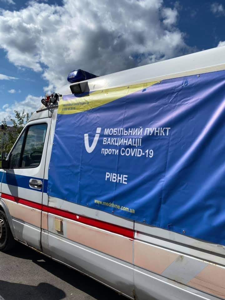 В Щасливому мобільний пункт вакцинації працюватиме до 20.00