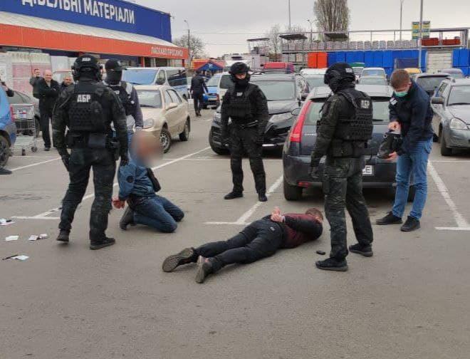 У Рівному судитимуть поліцейських за вимагання хабаря У Рівному судитимуть поліцейських за вимагання хабаря