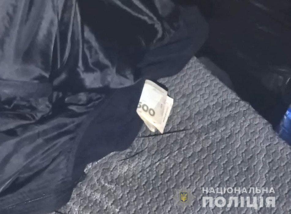 Житель Дубенщини керував автівкою без посвідчення водія і намагався відкупитись хабарем