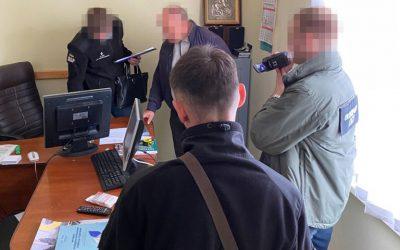 На Волинській та Рівненській митницях викрито корупційні схеми розмитнення вантажівок на мільйони гривень