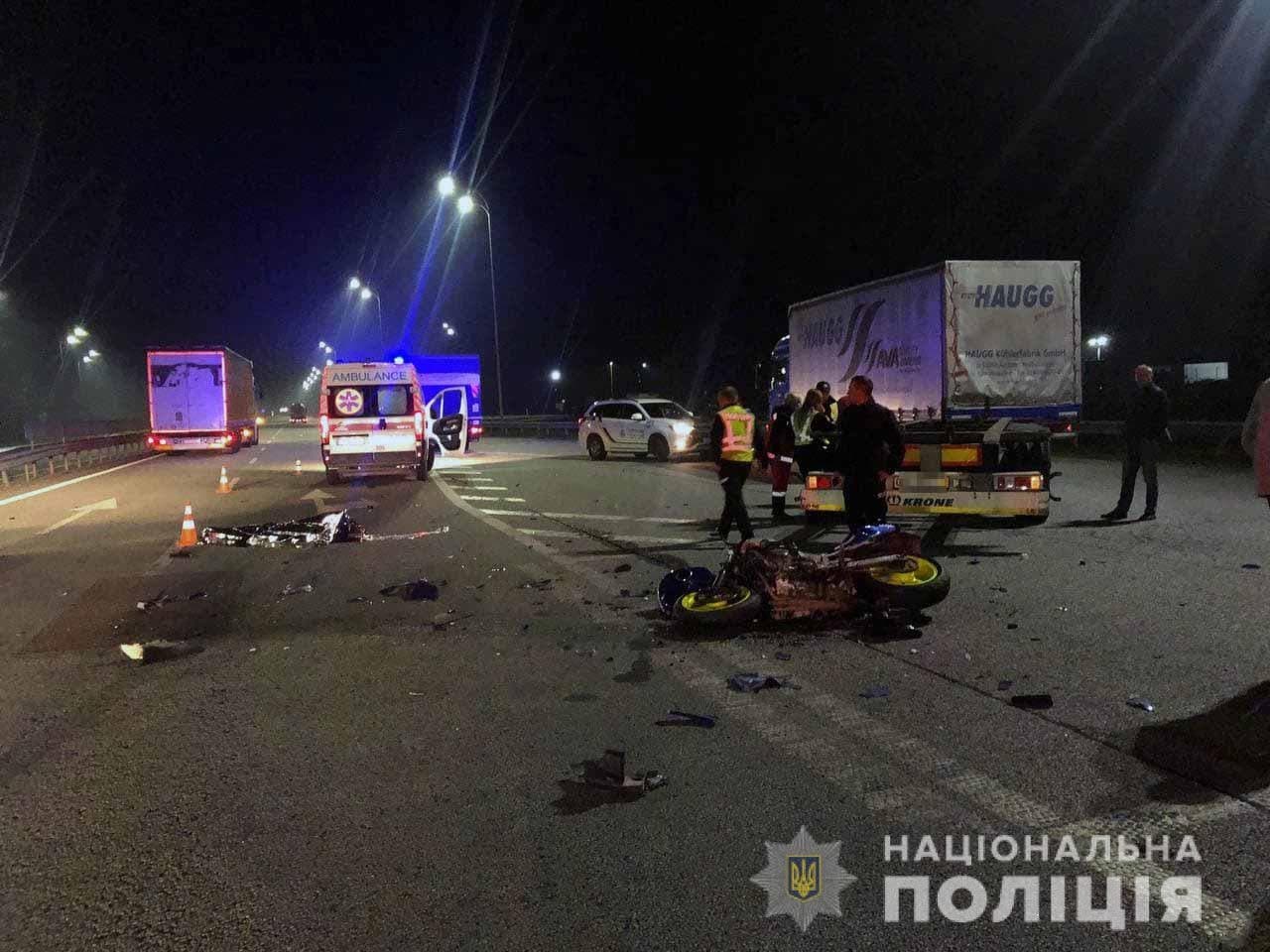 Слідчі встановлюють обставини смертельної автопригоди у Дубенському районі