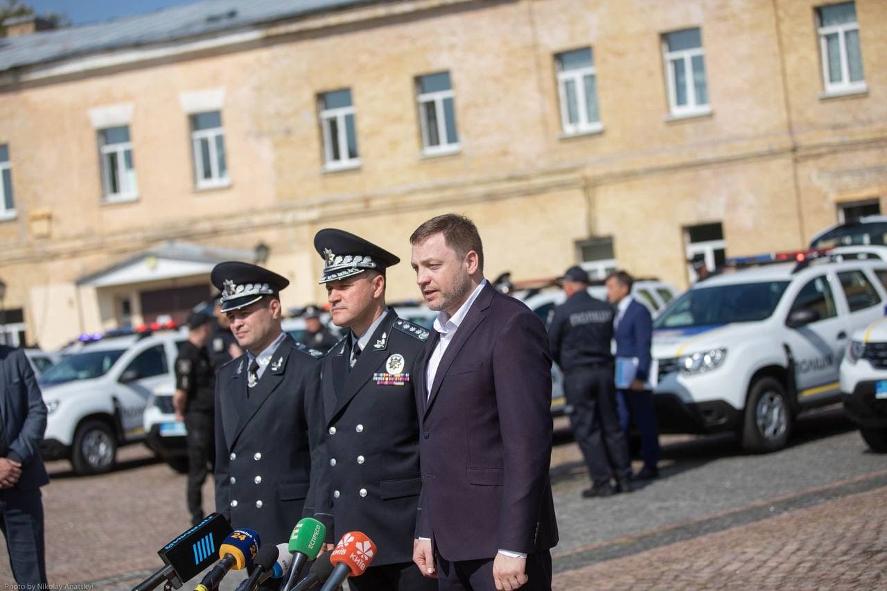 Очільник МВС України вимагатиме у держбюджеті підвищення заробітної плати