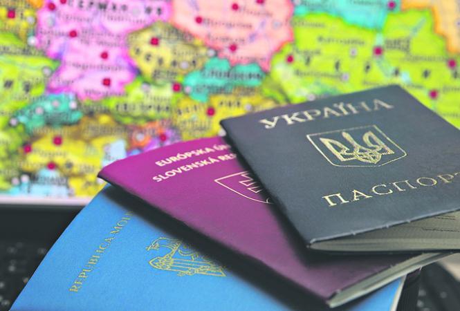 Українці зможуть мати кілька паспортів: уряд готує новий закон