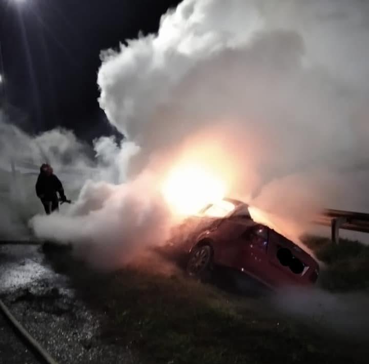 На Рівненщині під час руху загорівся легковий автомобіль