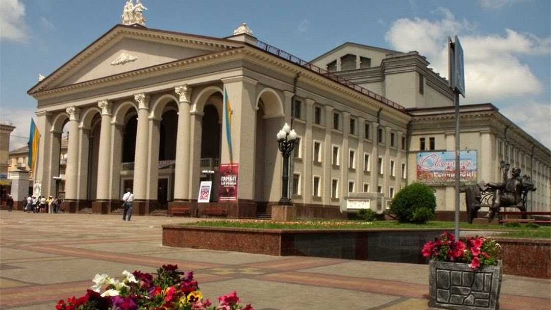 У 85-ий сезон Рівненський драмтеатр увійде з оновленнями й кращою доступністю