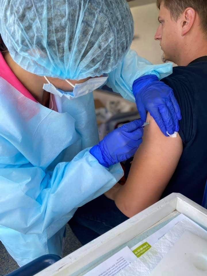 В Рівному лише чотири школи мають понад 80% вакцинованих працівників