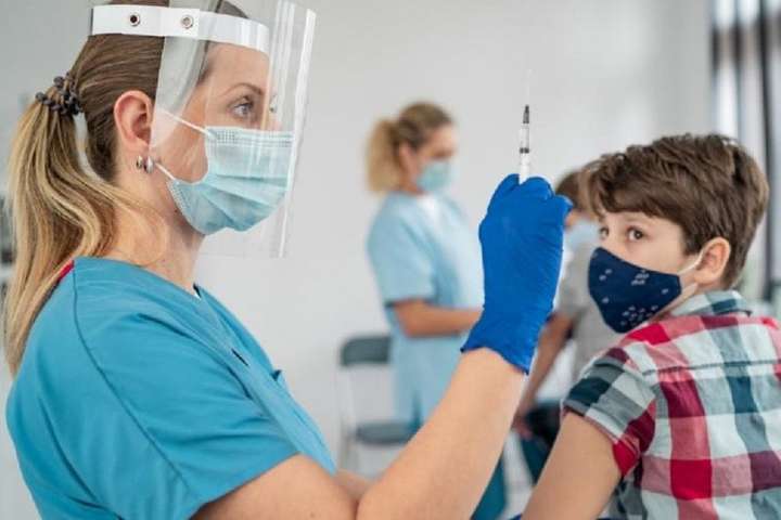 На Рівненщині  вакцинують дітей проти COVID-19
