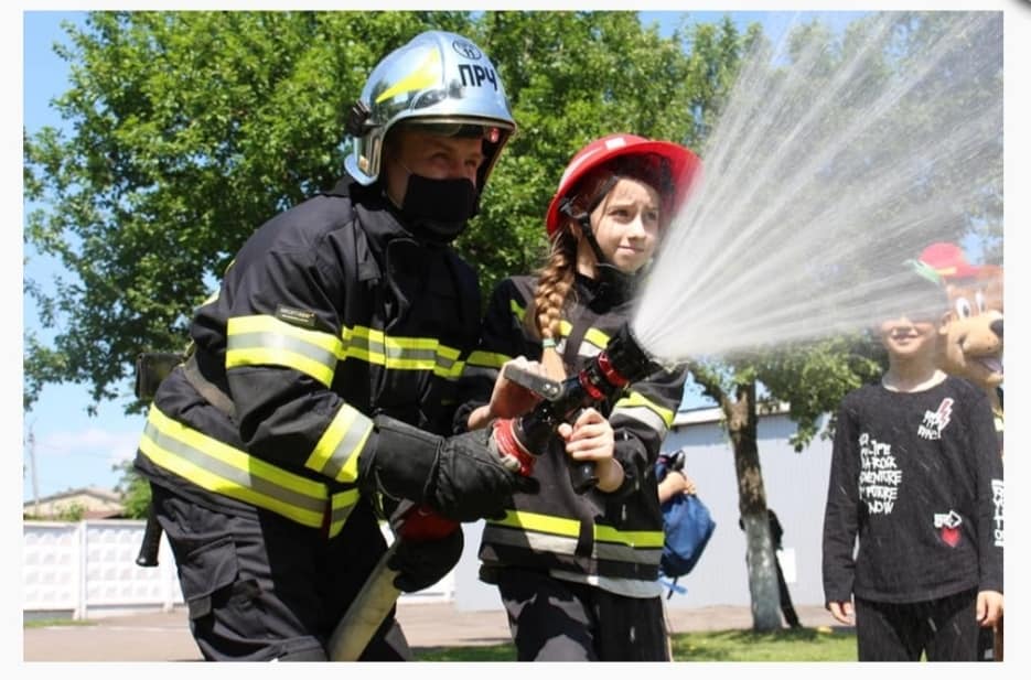 Рятувальники та поліцейські розважатимуть дітей на фестивалі поблизу Рівного Рятувальники та поліцейські розважатимуть дітей на фестивалі поблизу Рівного