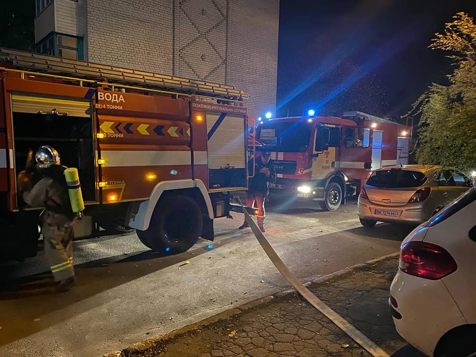 У Рівному сьогодні вночі сталася пожежа в багоповерхівці