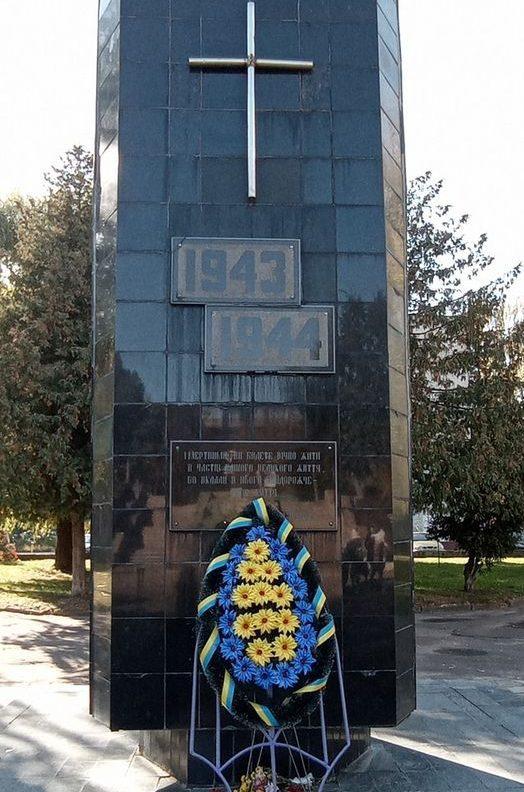 У Рівному помолилися за загиблих представників Волинської інтелігенції