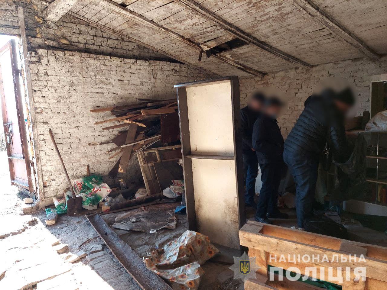 На Рівненщині злочинці викрадали елітні авто та розбирали їх на запчастини