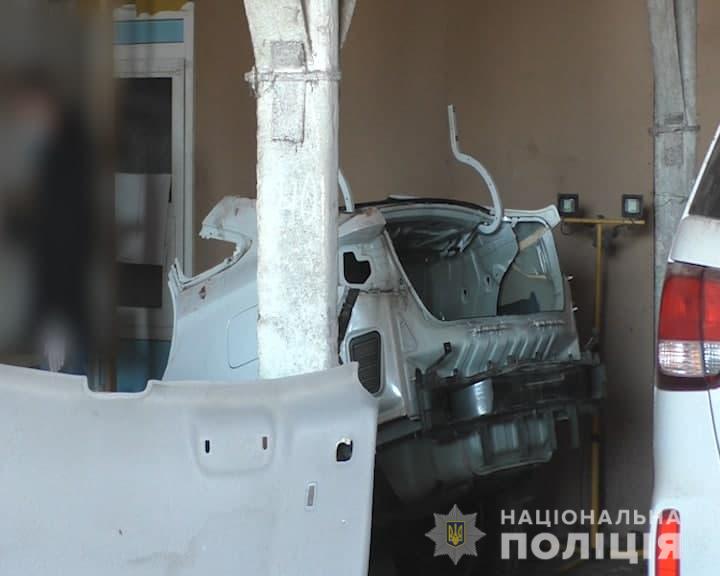 На Рівненщині злочинці викрадали елітні авто та розбирали їх на запчастини