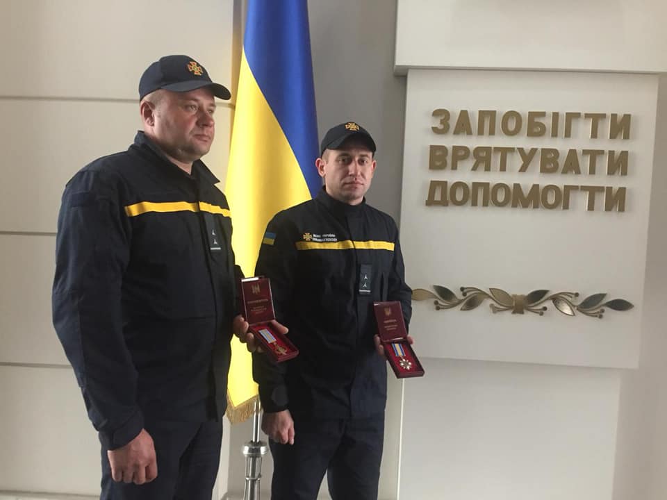Рятувальники Рівненщини отримали державні нагороди.