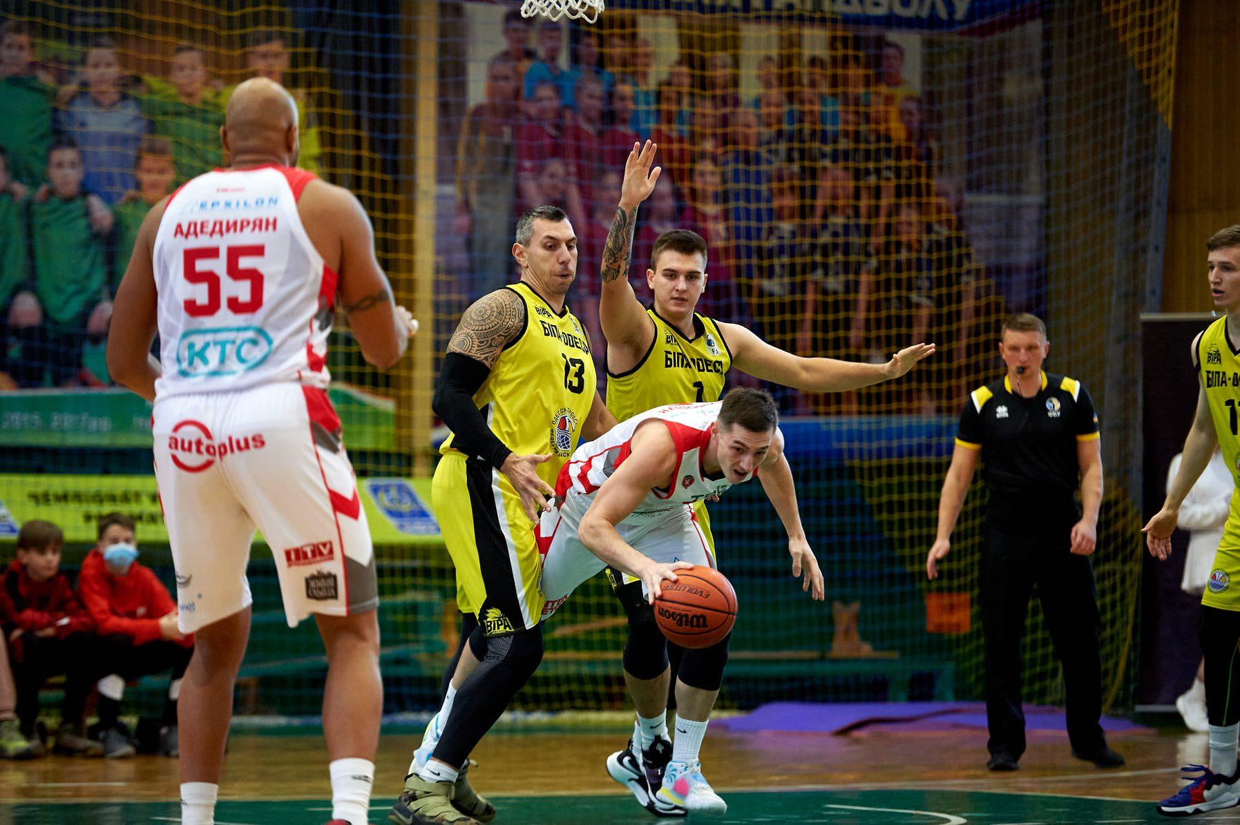 Рівненські баскетболісти перемагають одеситів і продовжують лідирувати