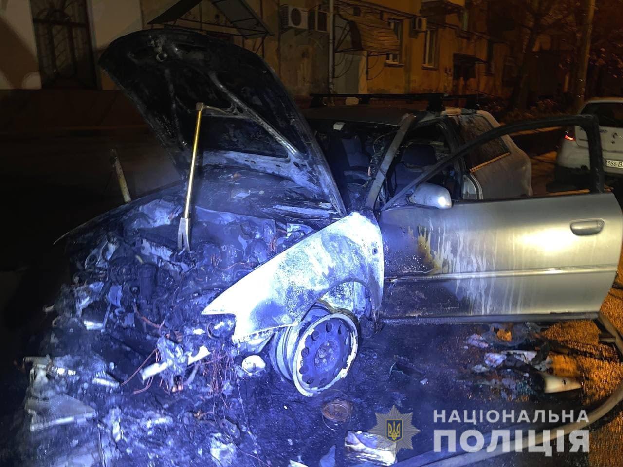 Вночі в Рівному підпалили авто підприємця