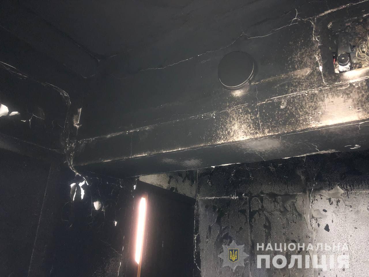 Вночі в Рівному підпалили двері у квартиру в багатоповерхівці