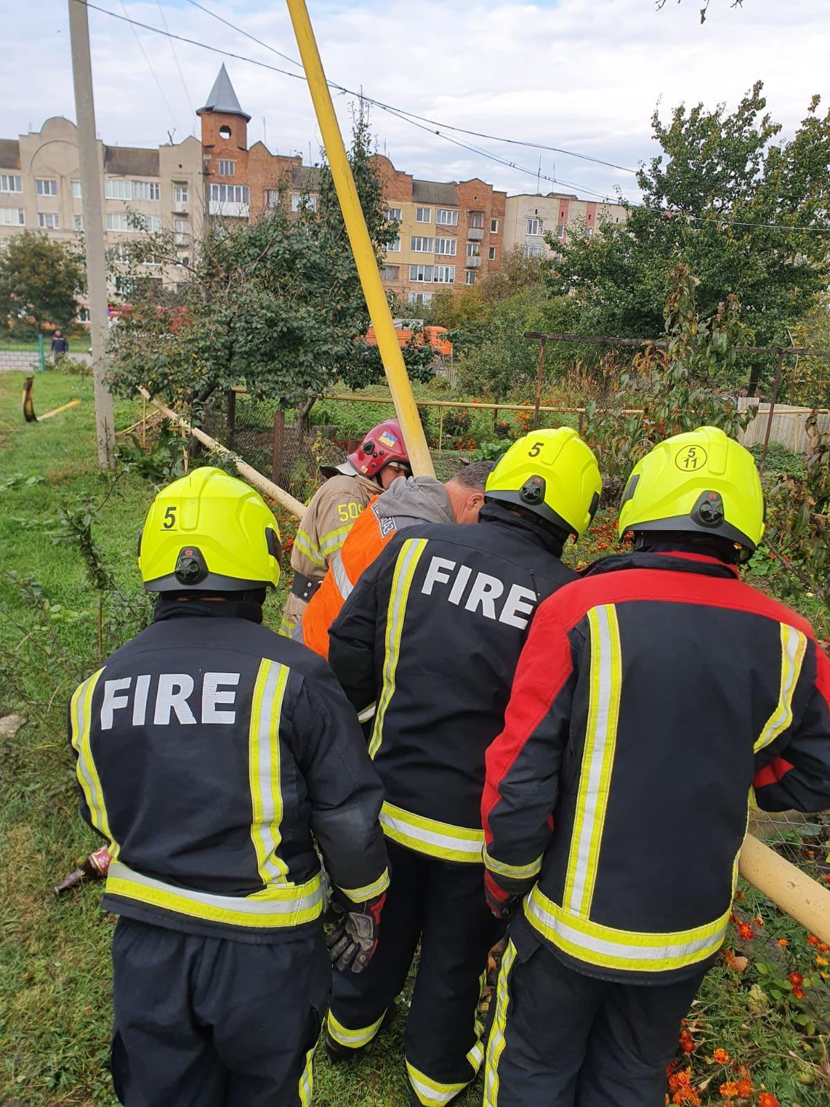 На Рівненщині наїзд вантажівки розгерметизував газову трубу На Рівненщині наїзд вантажівки розгерметизував газову трубу