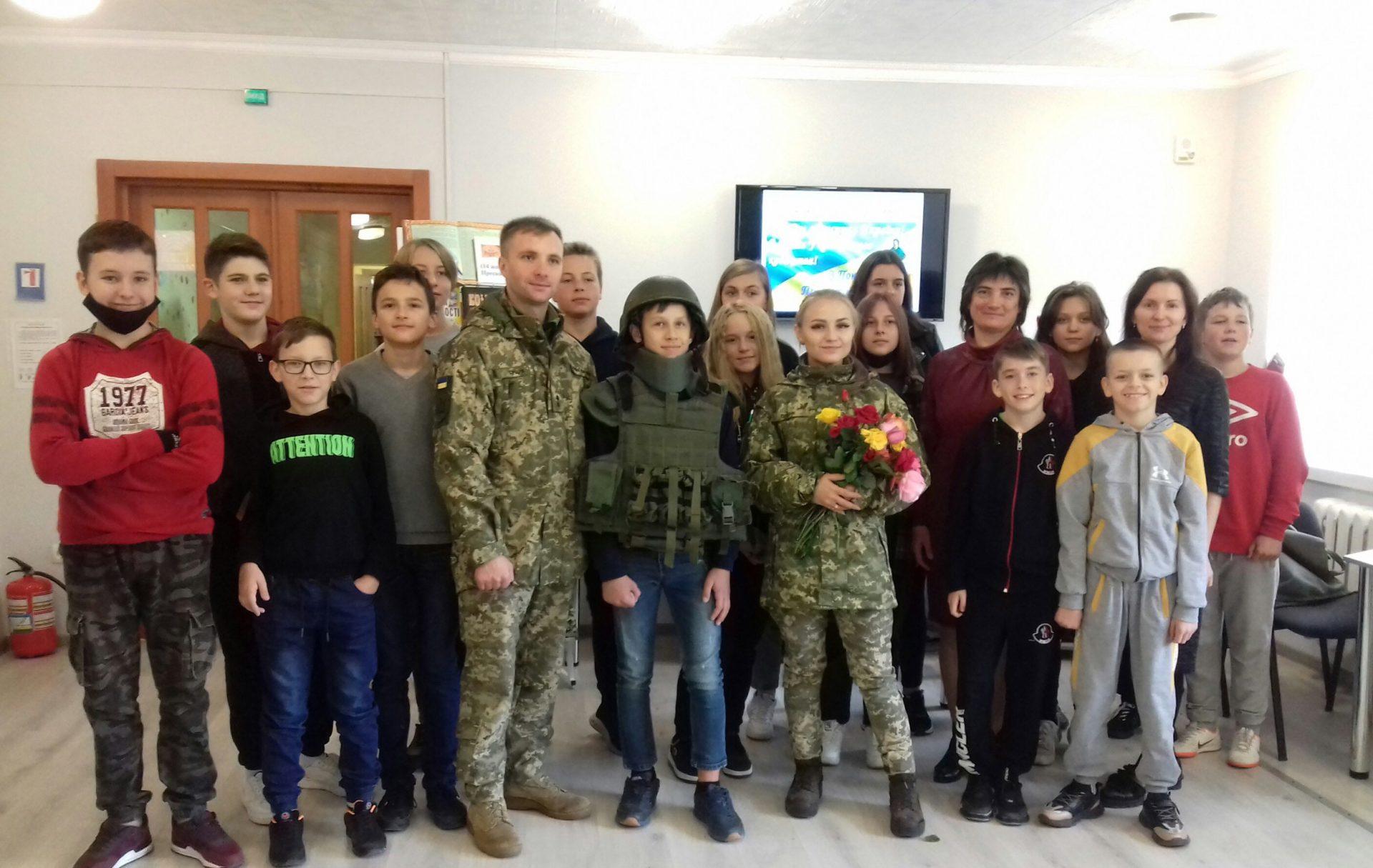 На зустріч до школярів Рівного завітали військові зв’язківці
