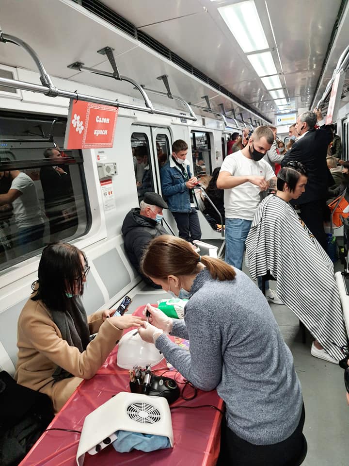 Вагон метро у Києві став торгівельним центром