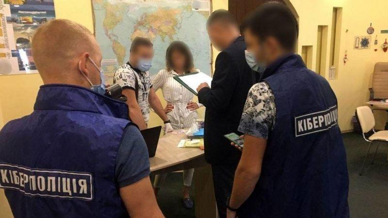 Майже 800 кримінальних проваджень розпочато за фактом підробки сертифікатів вакцинації – очільник МВС
