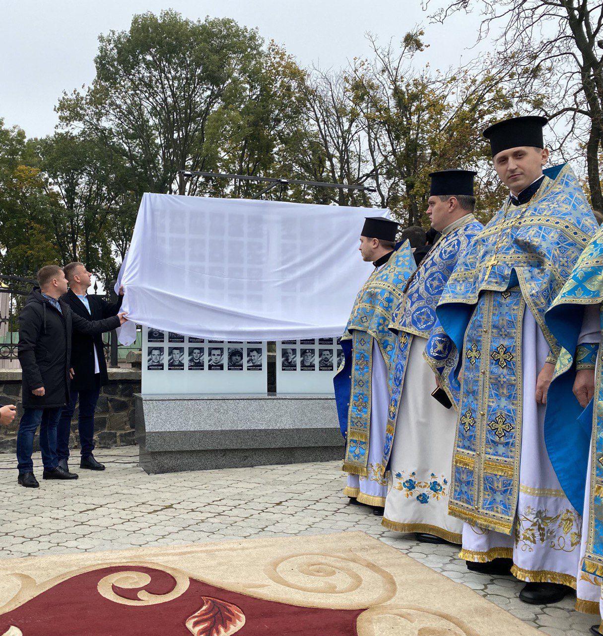 В Рівному відкрили меморіал пам’яті загиблих Героїв