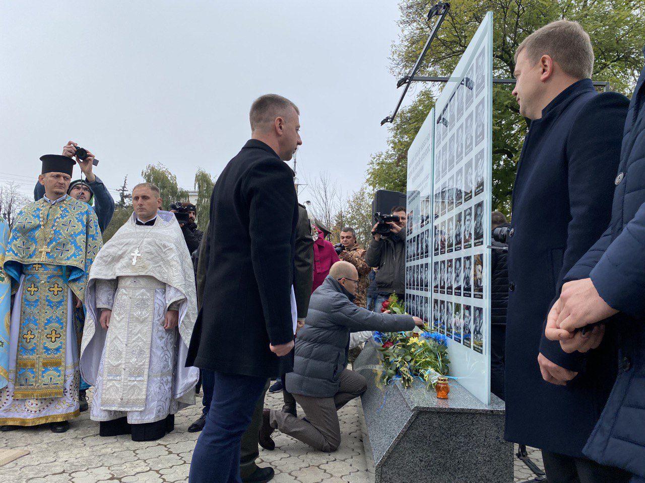 В Рівному відкрили меморіал пам’яті загиблих Героїв