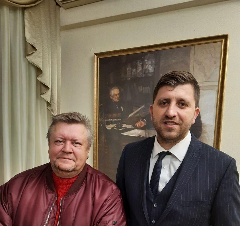 Голова держархіву України вимушений коментувати стрілянину
