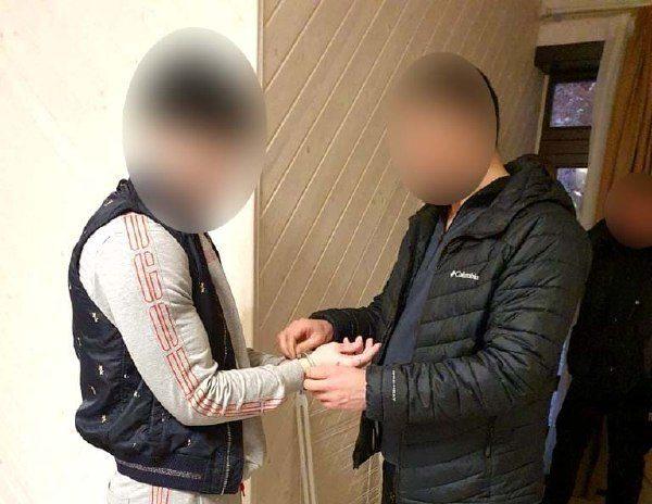Рівнянина, підозрюваного у розбої, хуліганстві та вимаганні коштів затримали та взяли під варту