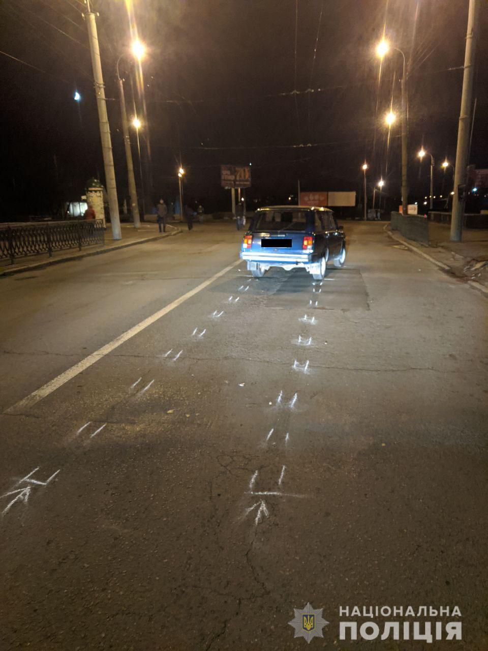 У Рівному малолітня дівчинка потрапила під колеса автівки
