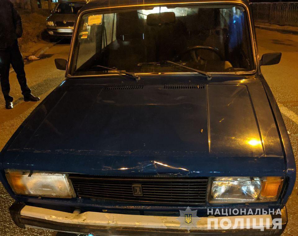 У Рівному малолітня дівчинка потрапила під колеса автівки