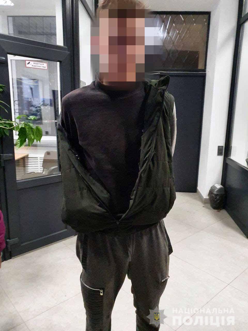Вночі у рівнянина силою відібрали телефон