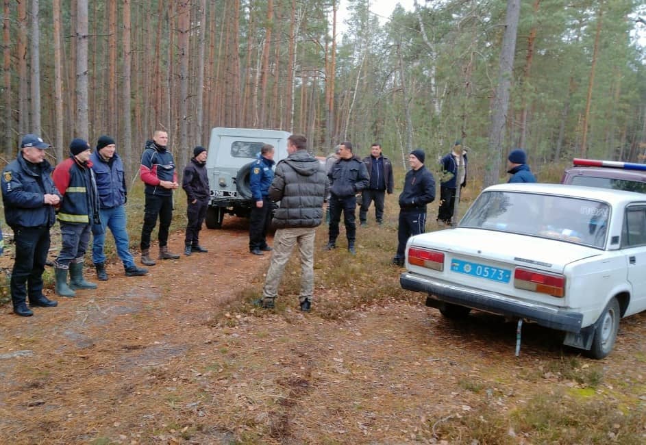 З квадракоптером шукають володимирецькі рятувальники зниклу в лісі жінку