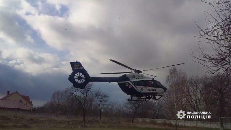 Поліцейський гелікоптер доправив тяжкохвору дитину з Рівненщини до Львова
