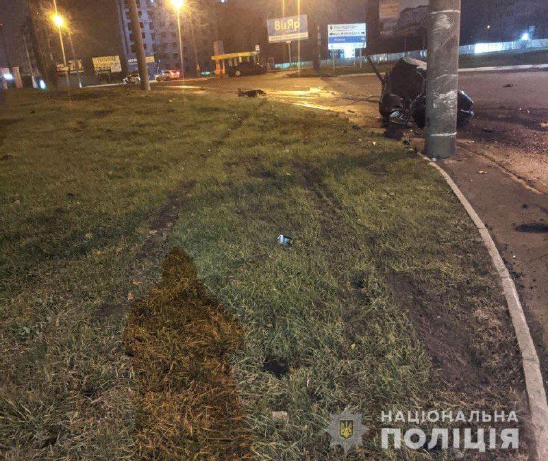 У Рівному автомобіль врізався в електроопору