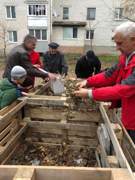 В ОСББ мешканці почали компостувати органічне сміття.