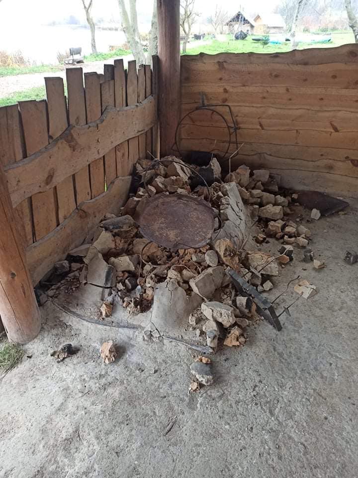 У Рівному вандали пошкодили Оствицю