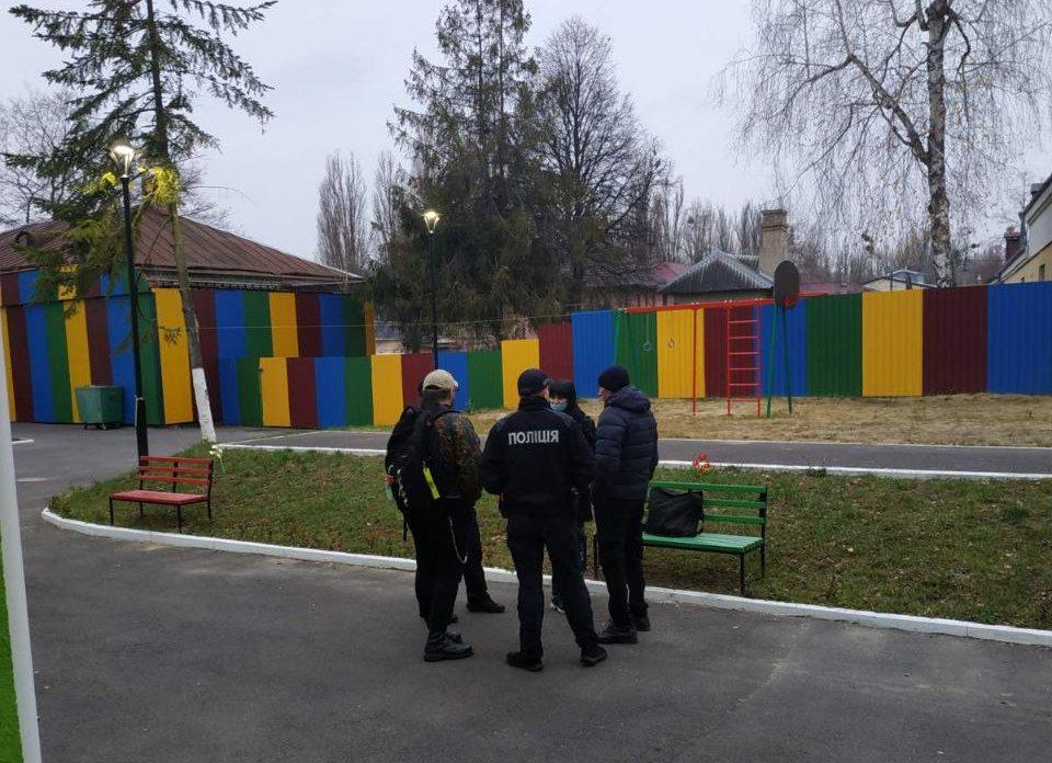 Роботу дитсадка у Рівному на пів дня заблокували невідомі (фото+відео)