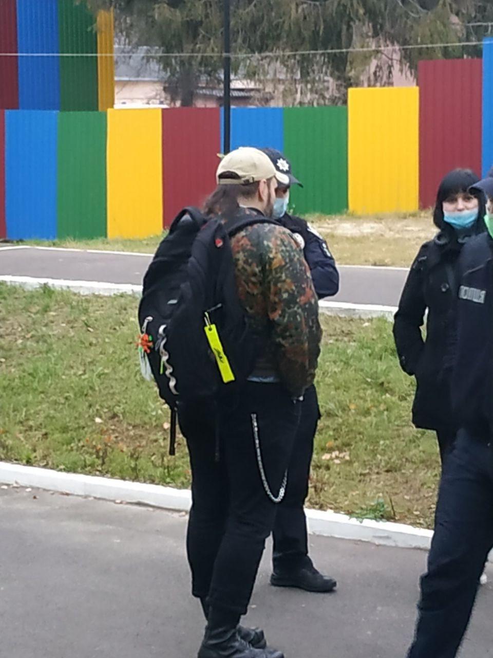 Роботу дитсадка у Рівному на пів дня заблокували невідомі (фото+відео)
